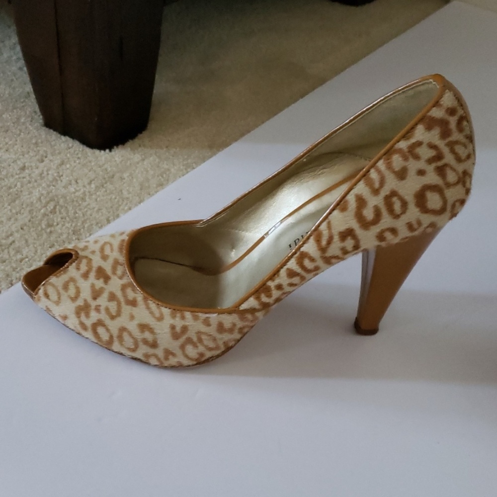 Shoes - Picture 2 of 4